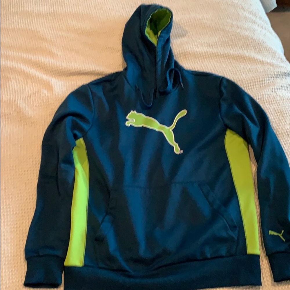 Men’s medium puma hoodie
